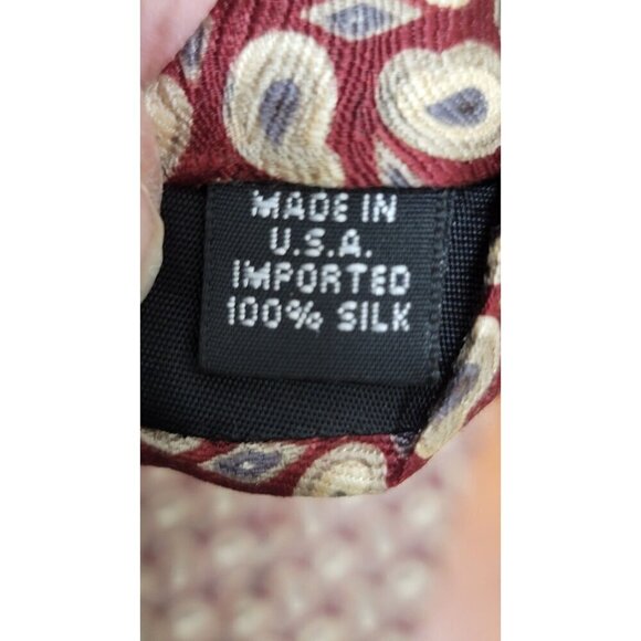 Guitarz Vintage Silk Tie Red Paisley Pattern Mens Neckwear USA Made - Picture 6 of 6